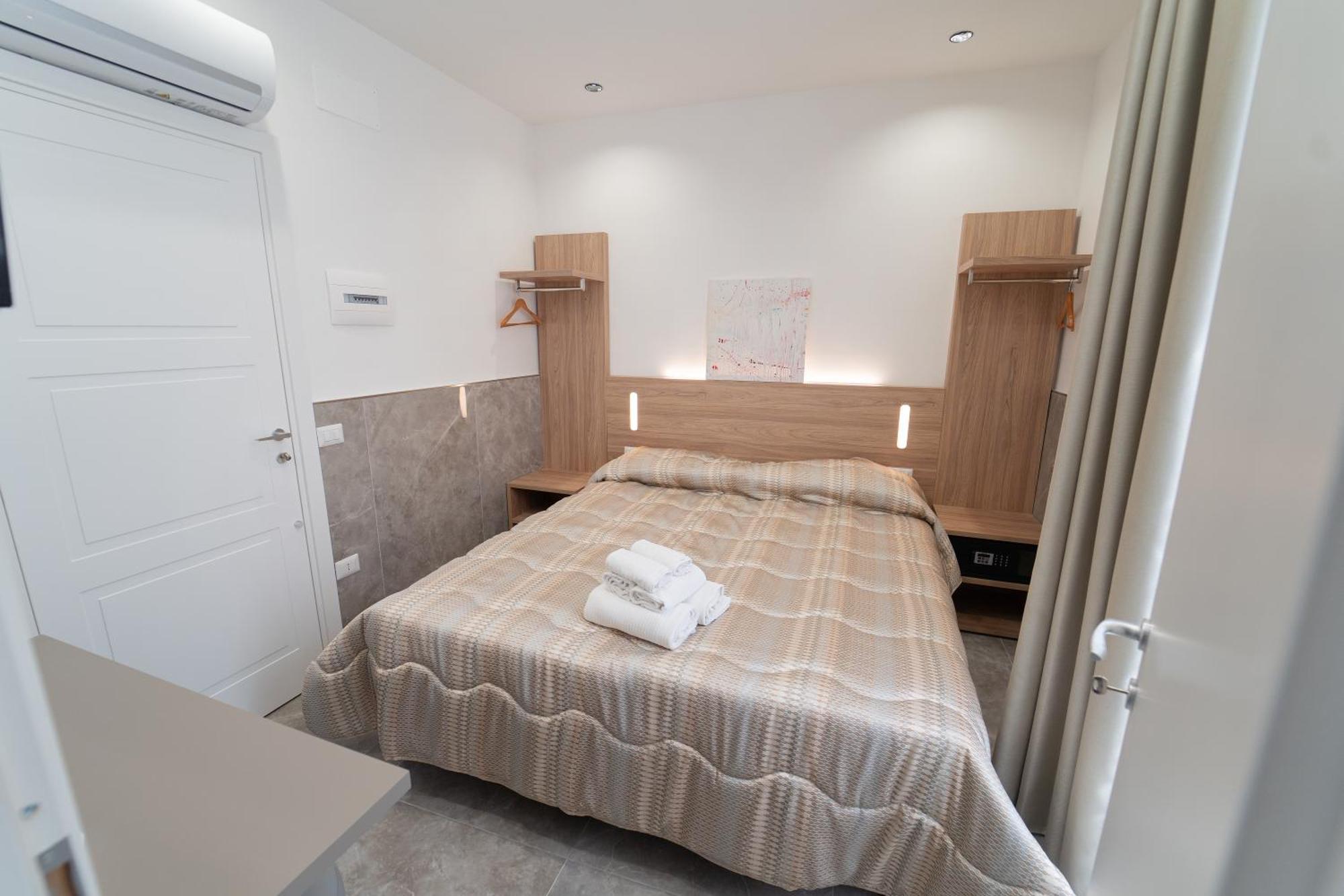 Le 4 Stagioni Dante H Napoli Centro, By Clapa Group Hotel Room photo